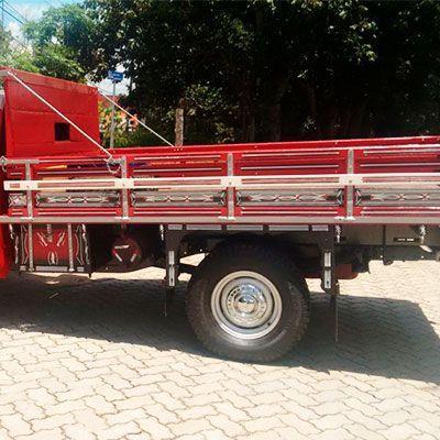 Caminhão Boiadeiro Bi-Truck em Madeira Vermelho